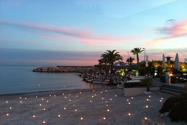 By night Ecrin Plage Cannes