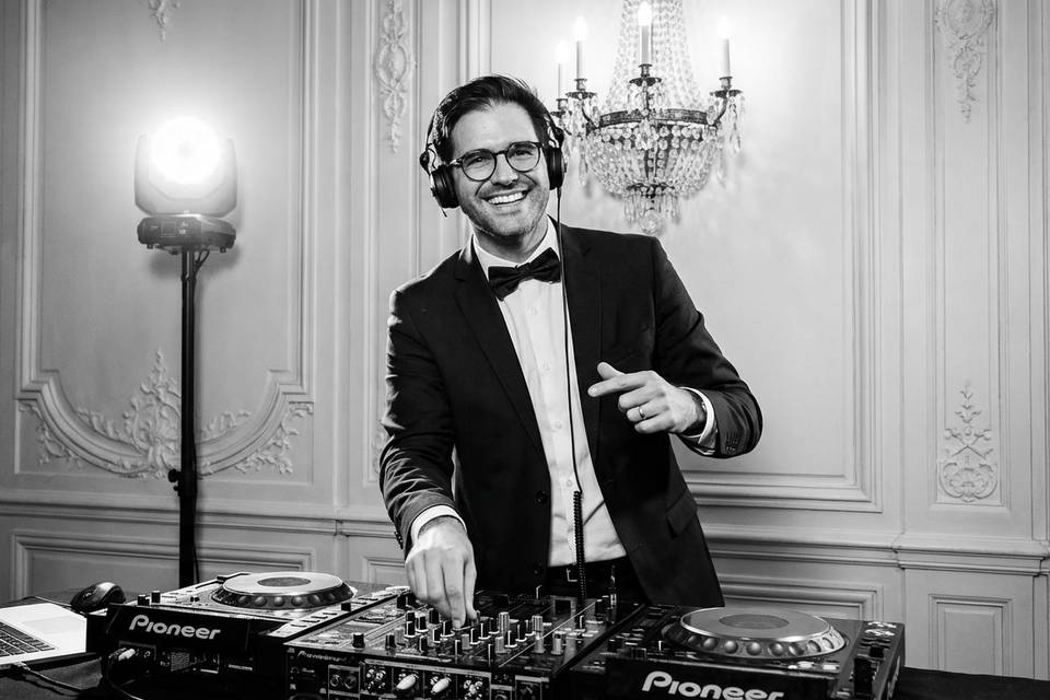 DJ Aux Commandes