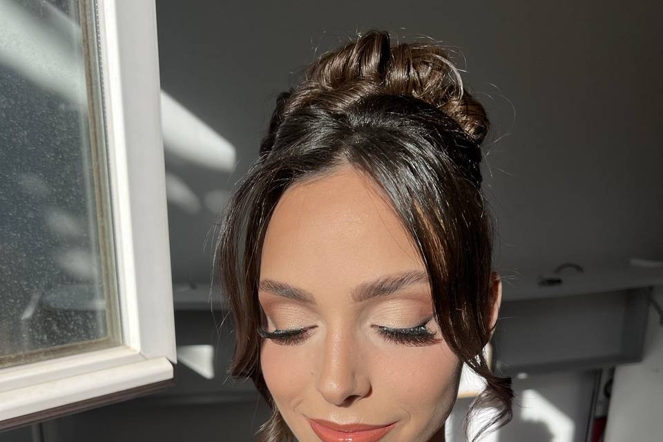 Chignon haut & Make up mat