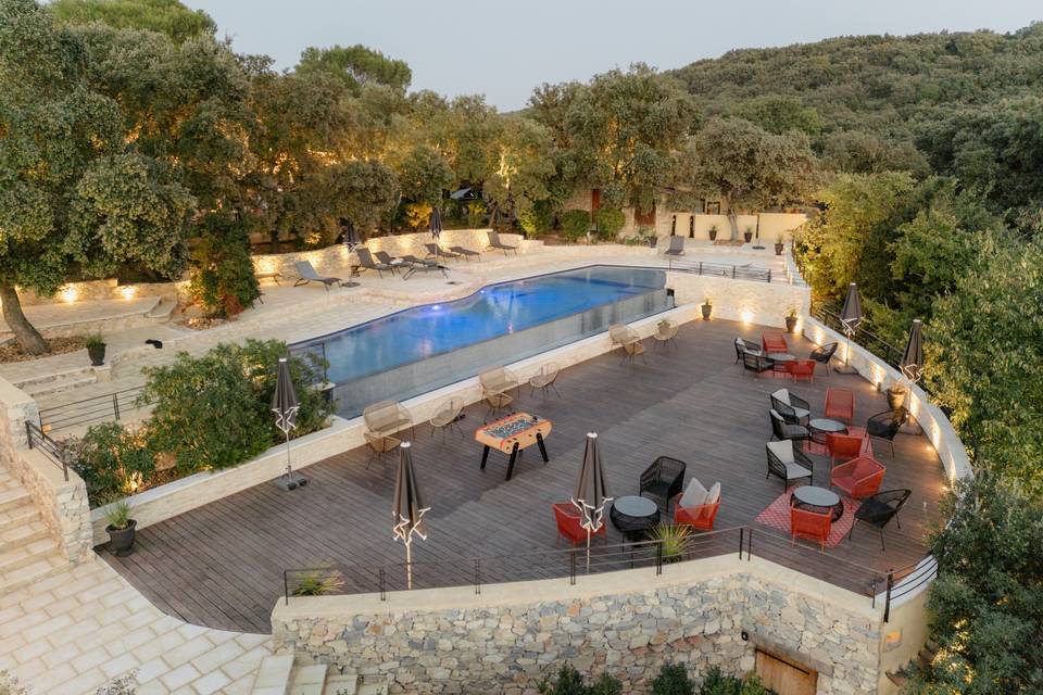 Terrasse de la piscine