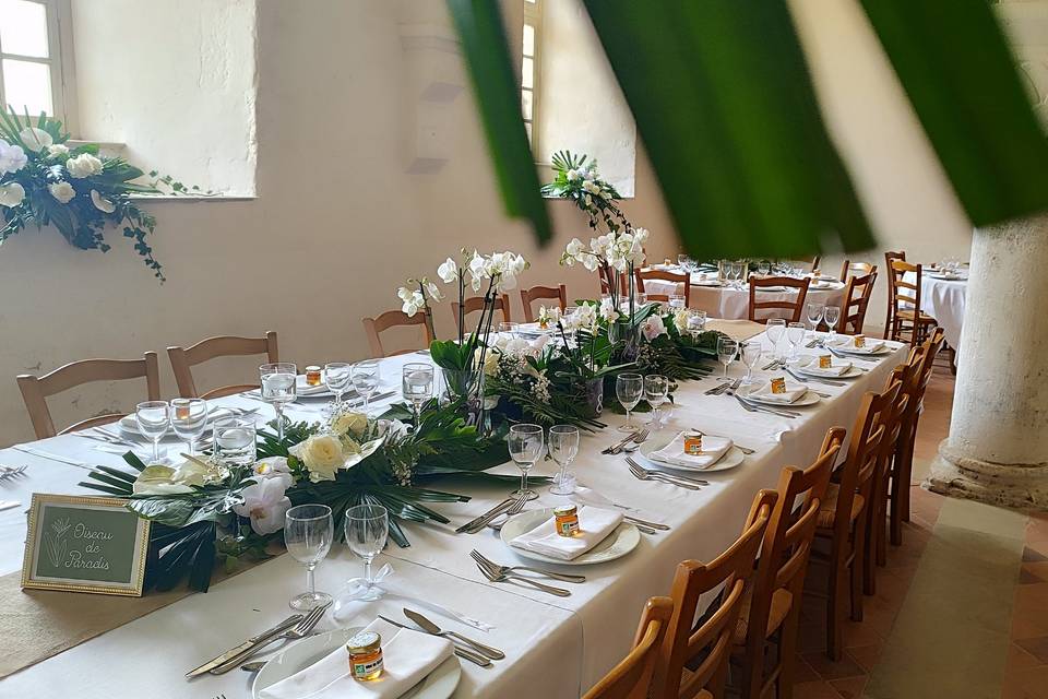 Mariage élégant et tropical
