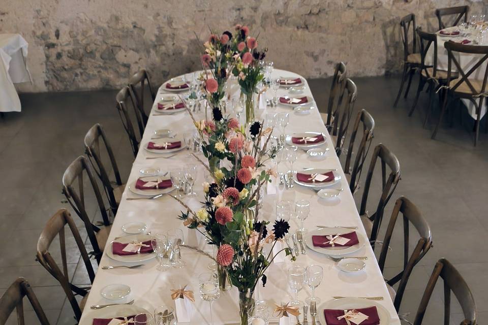Mariage élégant thème bordeaux