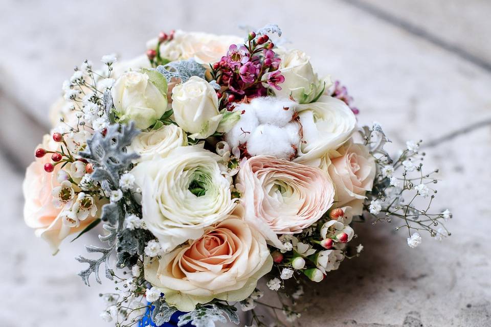 Bouquet de mariée avec renoncules