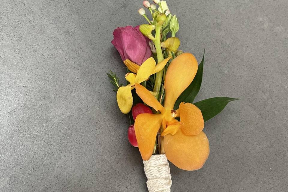 Boutonnière marié exotique