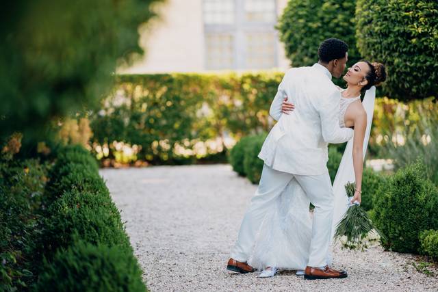 Couple pose intime