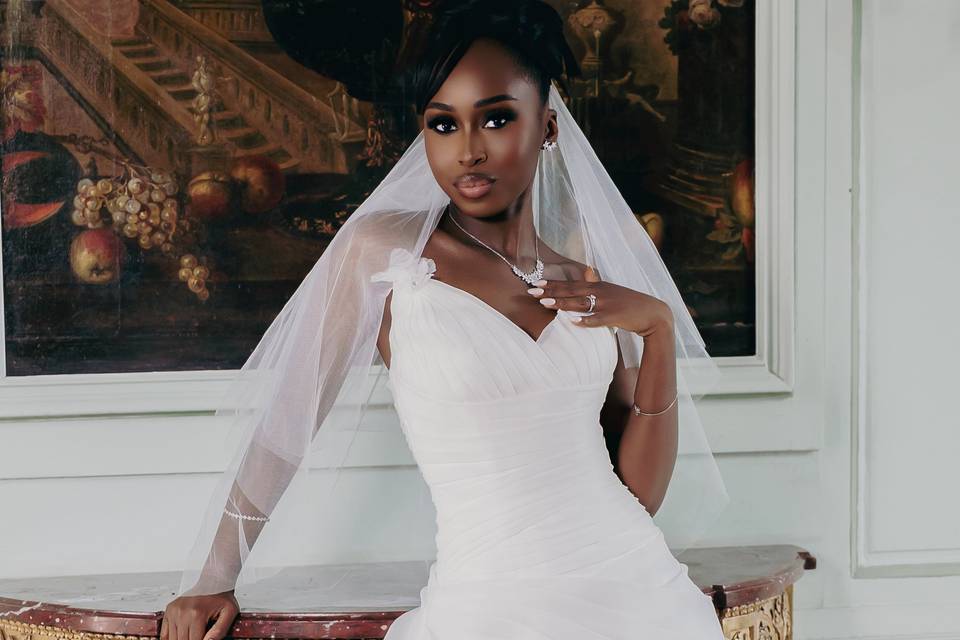 Bride Château pose