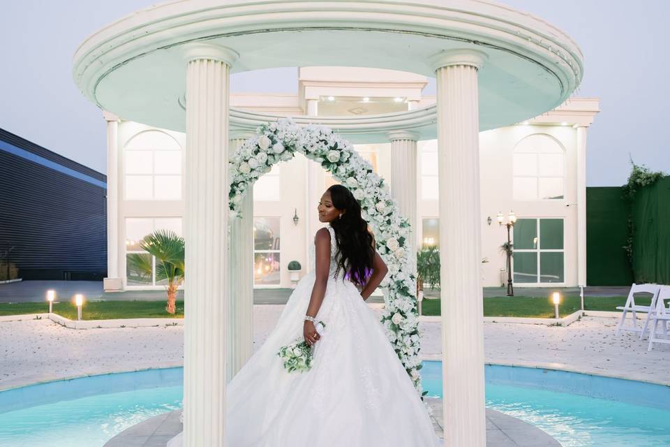Bride pose