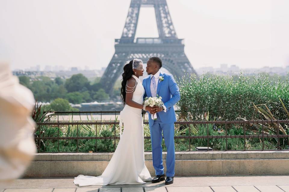 Pose couple Paris