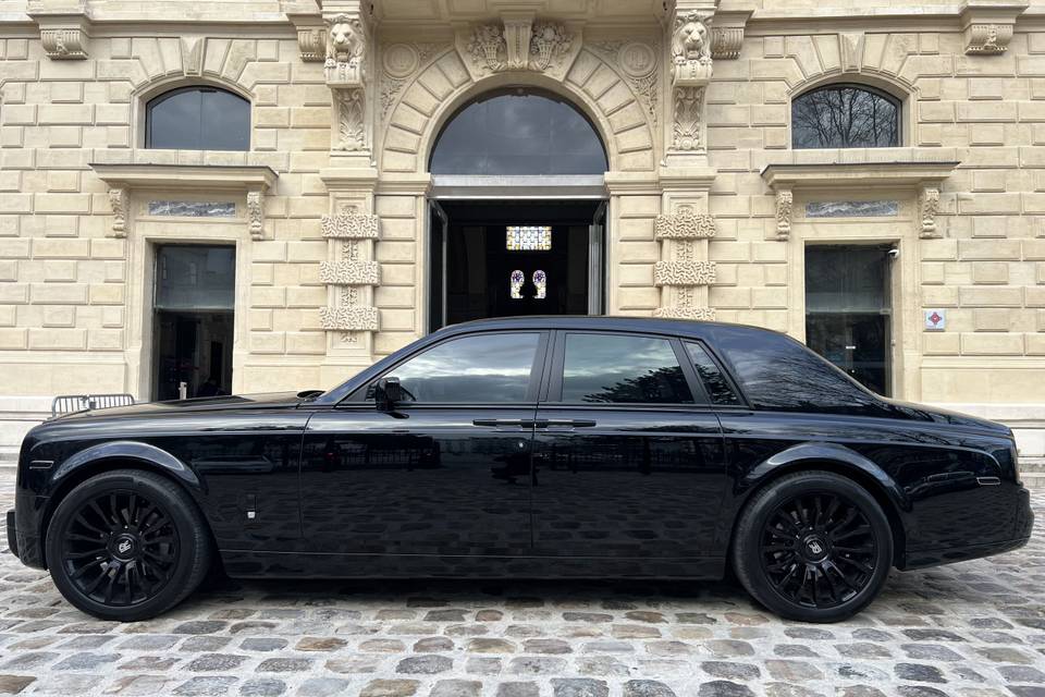 Vous ne verrez rien de plus mignon que cette mini-voiture et ce