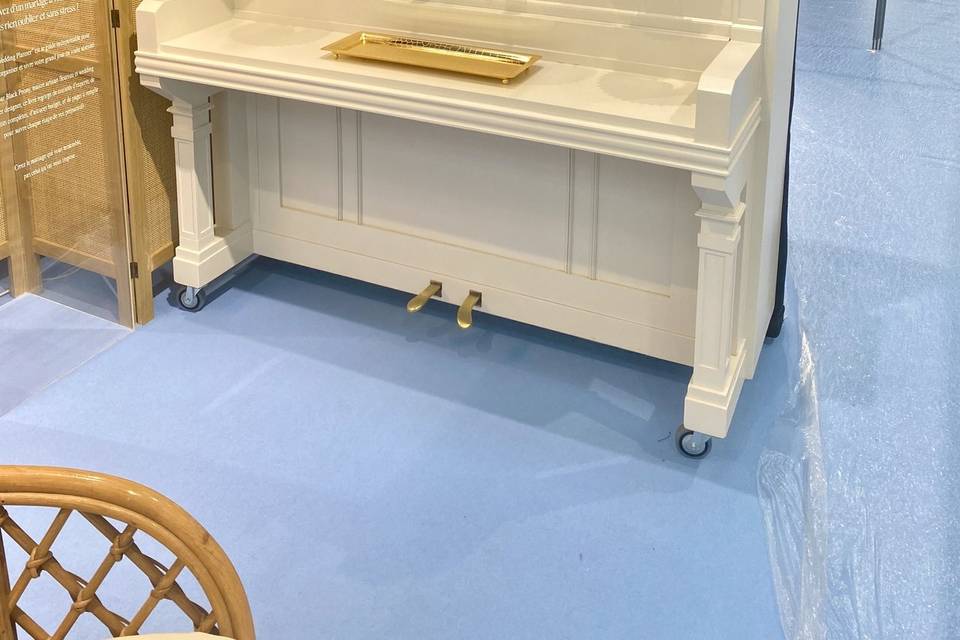 Piano bar