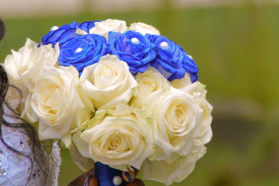 Bouquet mariée  Bleu roi/blanc