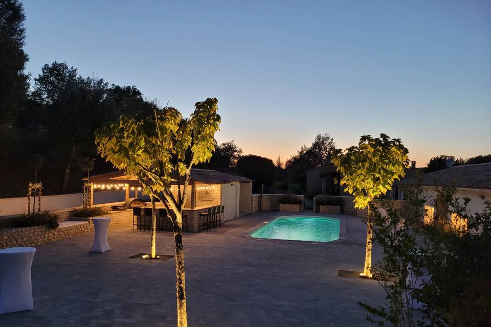 Terrasse piscine de nuit