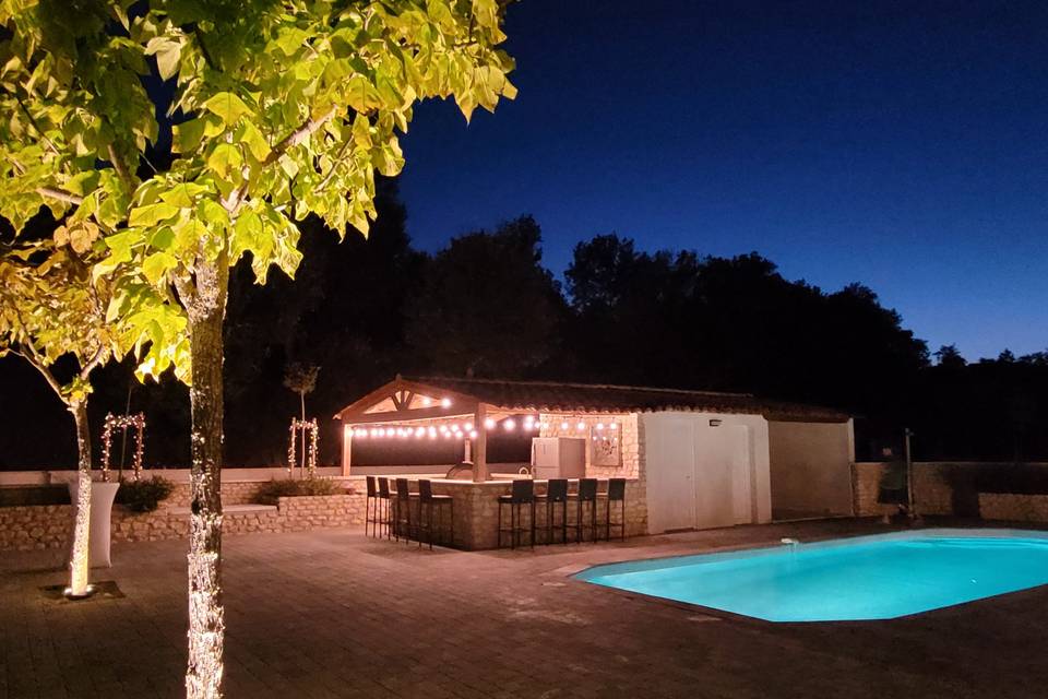 Terrasse piscine de nuit