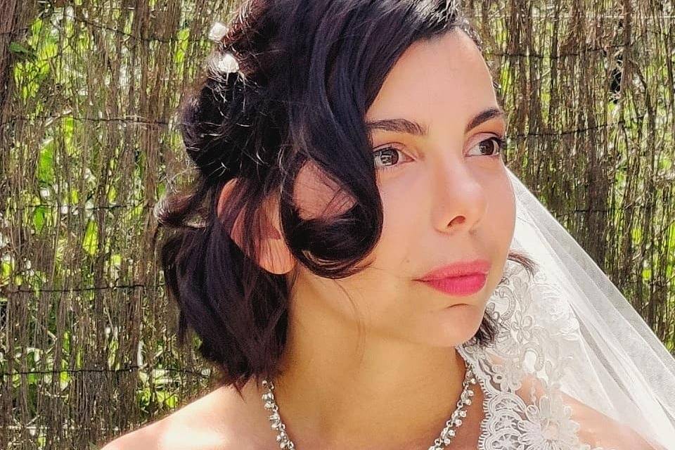 Mariée coiffée et maquillée