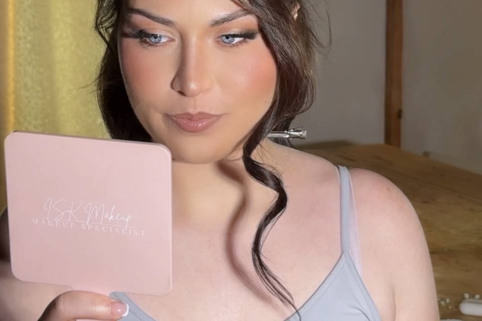 Makeup et coiffure incitée