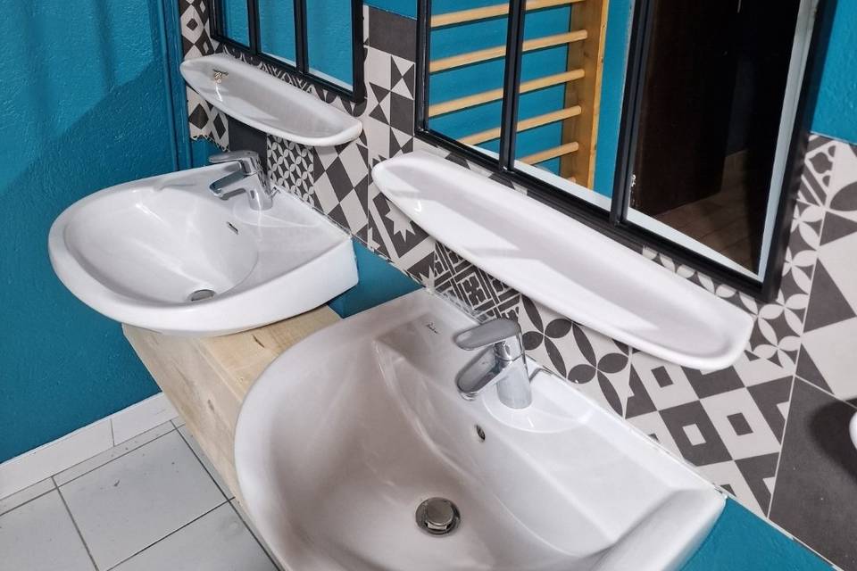 Un des 3 blocs sanitaire