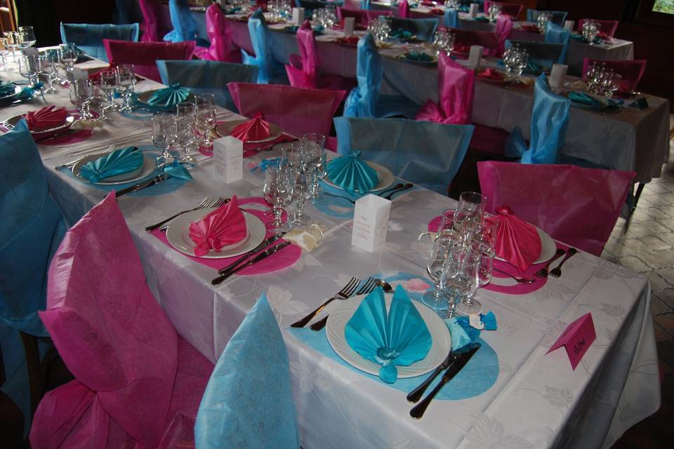 Table fuschia turquoise