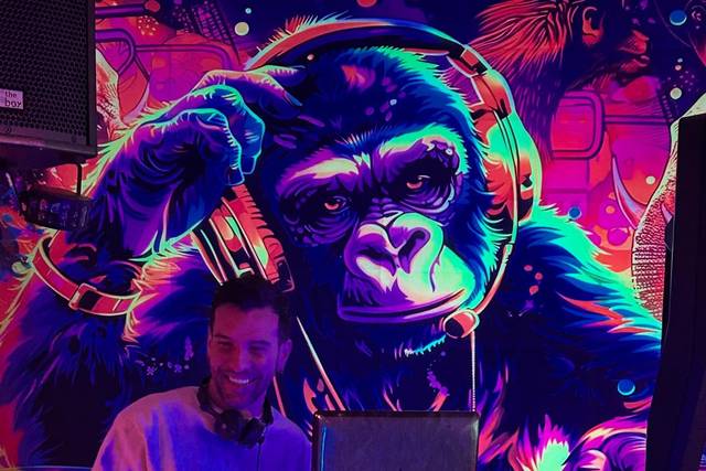 DJ Tim Oliva