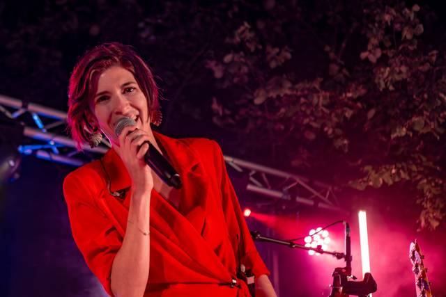 Léna notre chanteuse