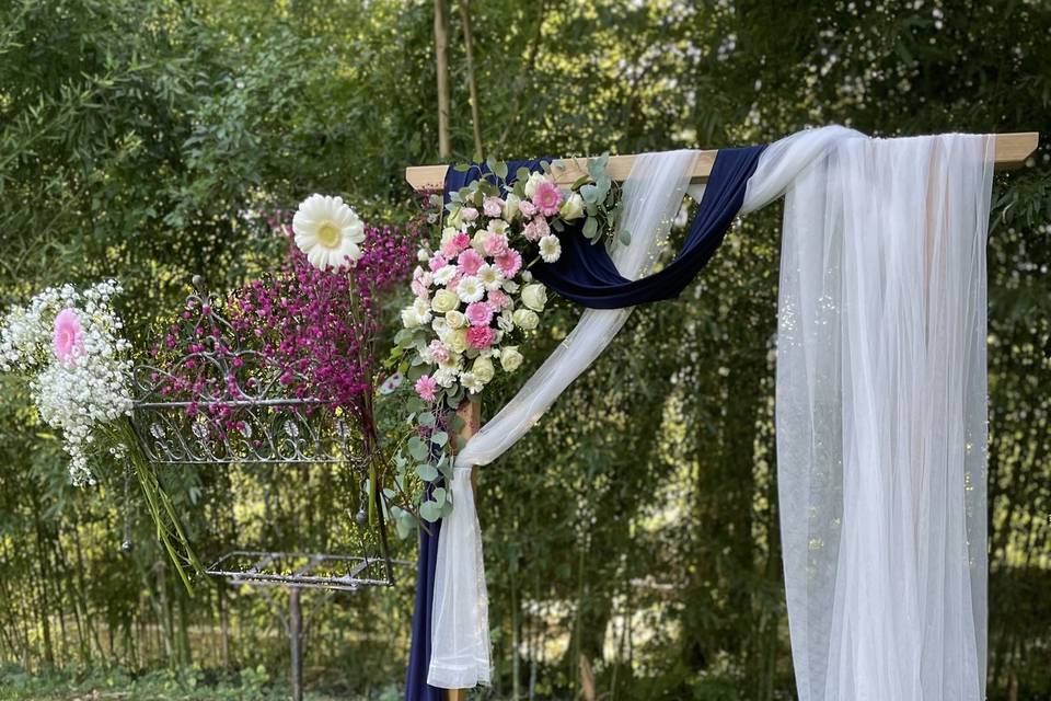 Arche et pupitre fleuris