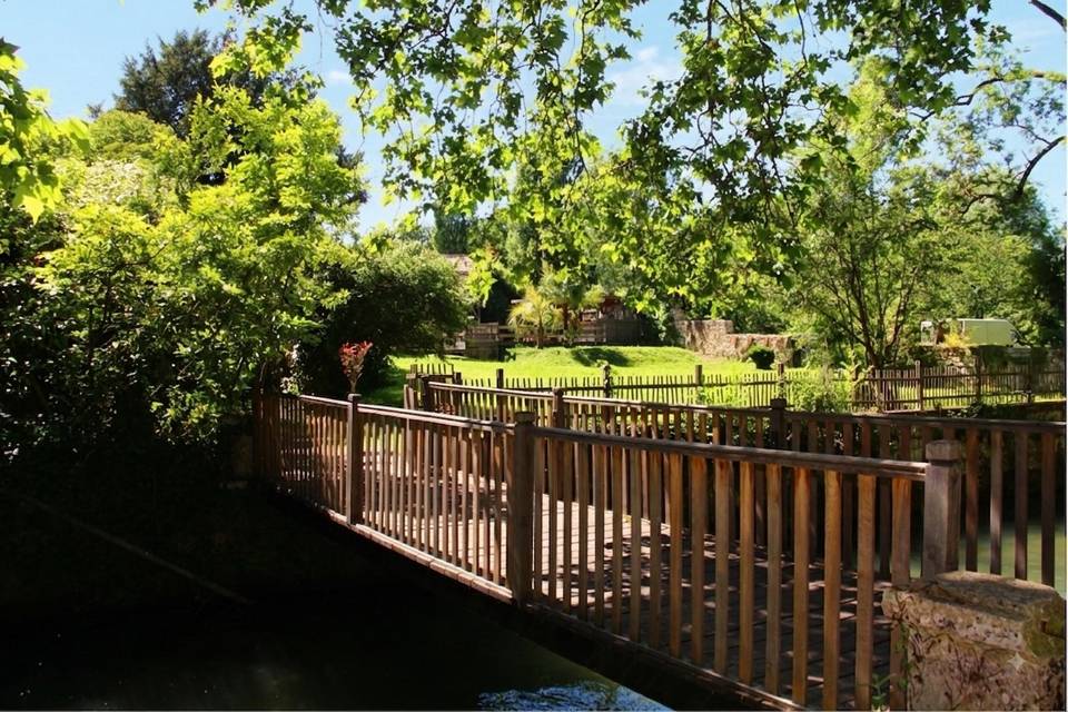 Pont vers Iles de la Touvre