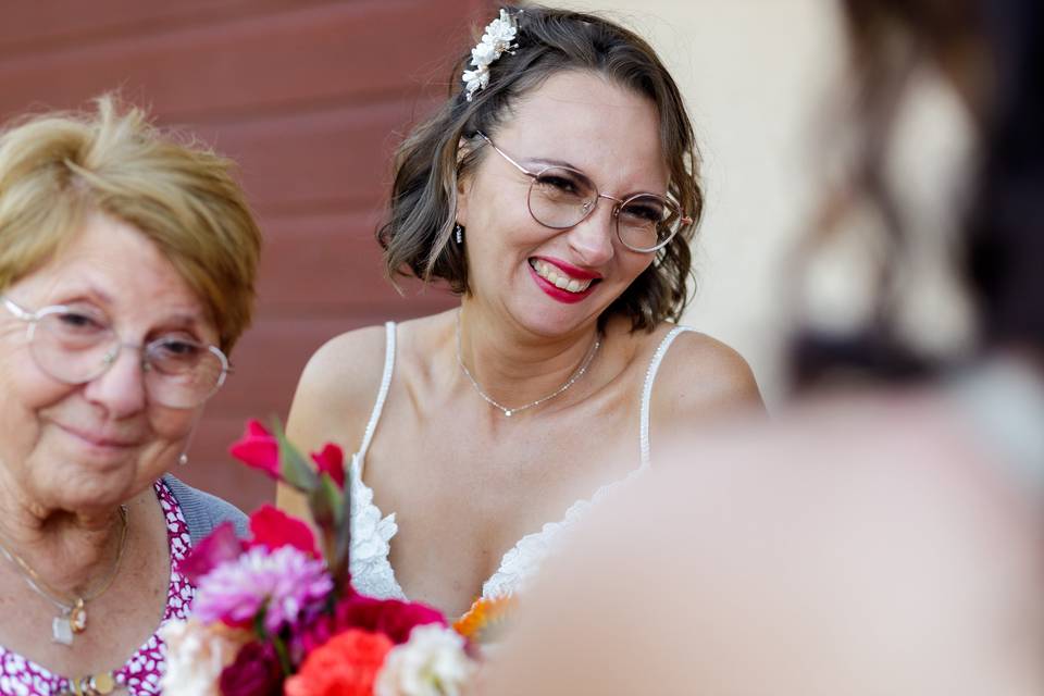 La mariée au vin d'honneur