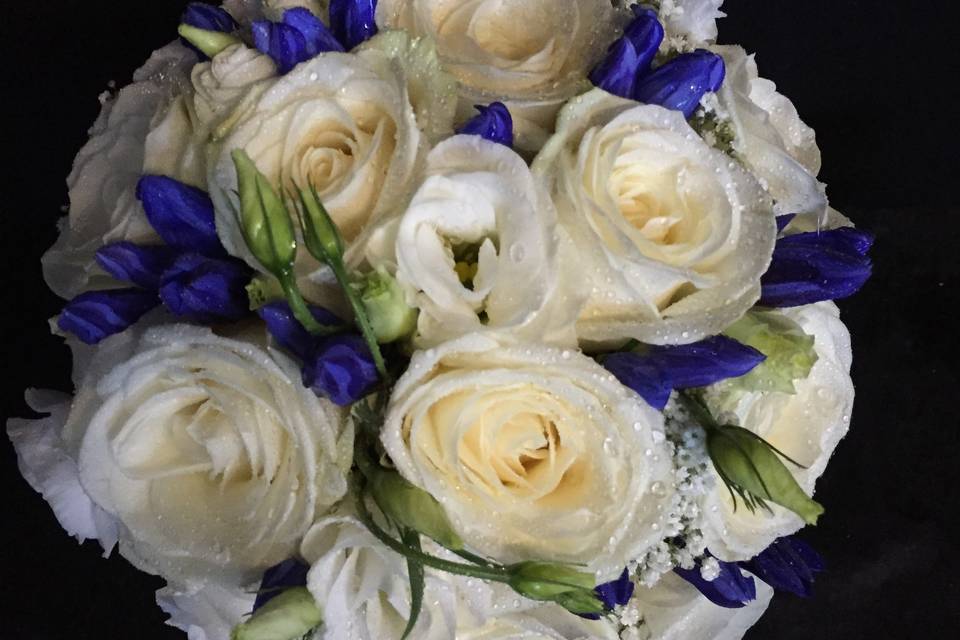 Bouquet de mariée blanc/bleu