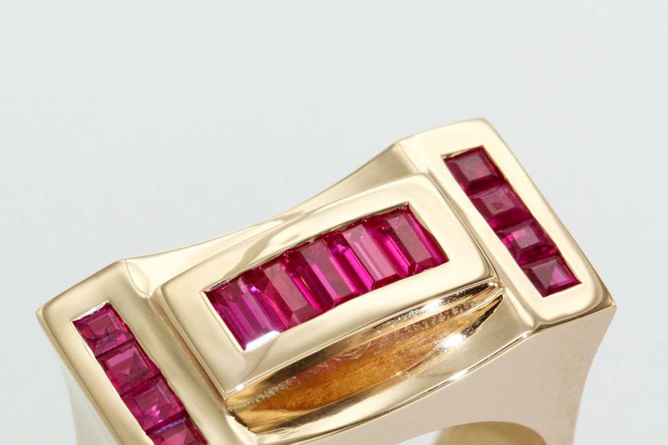 Bague année 40 rubis
