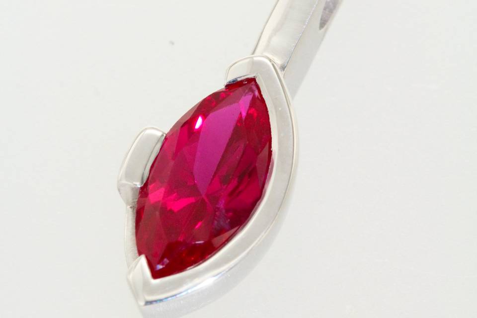 Pendentif, rubis