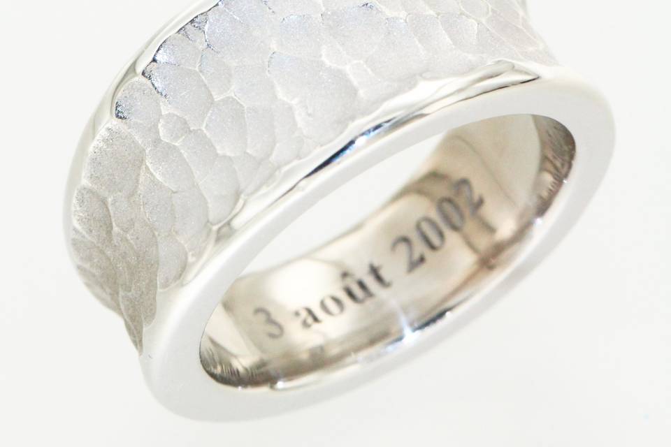 Alliance, martelée concave