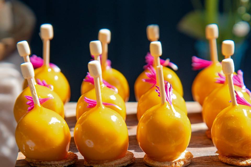 Sphère de foie gras et mangue