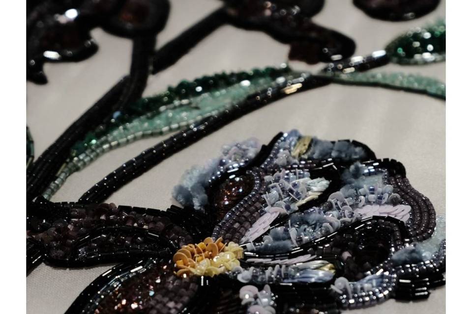 Détail broderie à la main