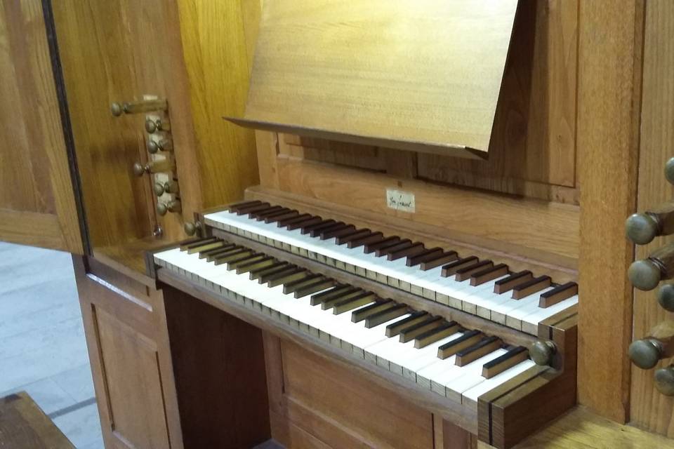 à l'orgue de Bellegarde