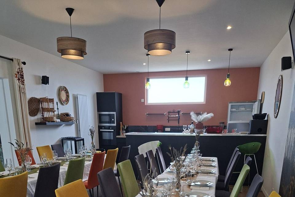 Salle de reception et cuisine