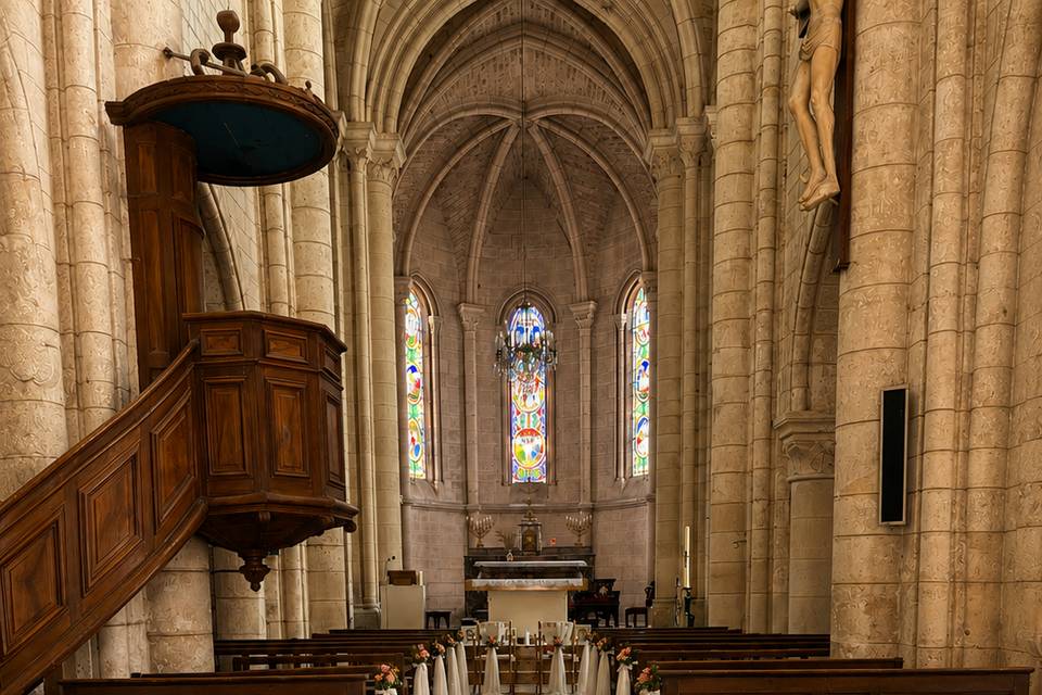 Allée église