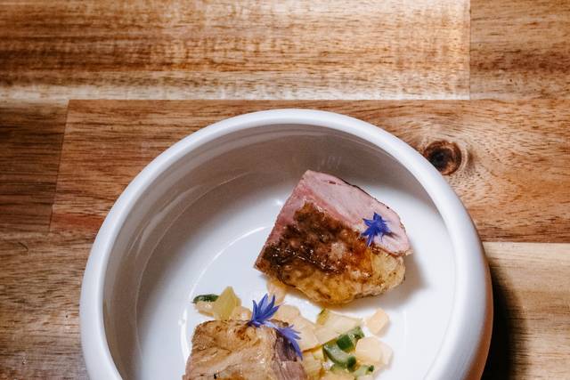 Pintade, asperges et miso