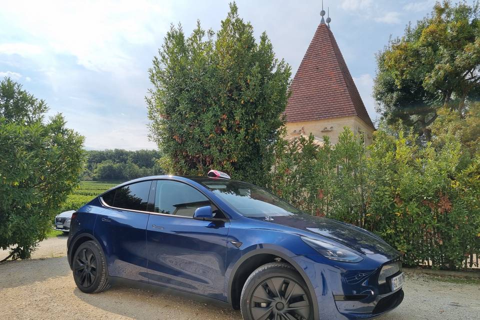 Tesla Model Y (suv 4 places)