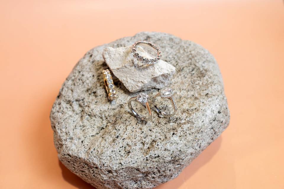 anneau argent solitaire sur rocher