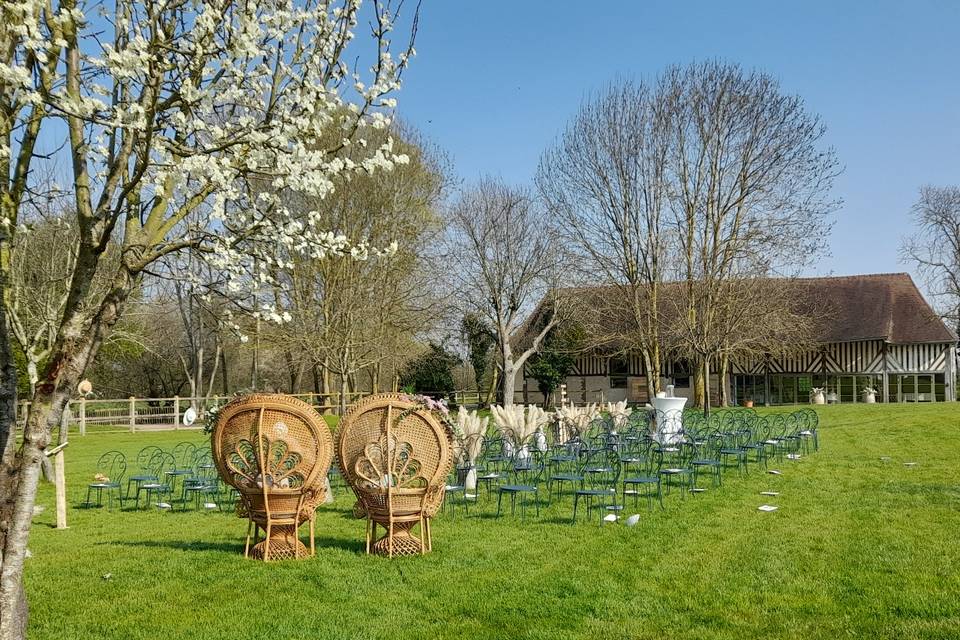 Cérémonie dans le Verger