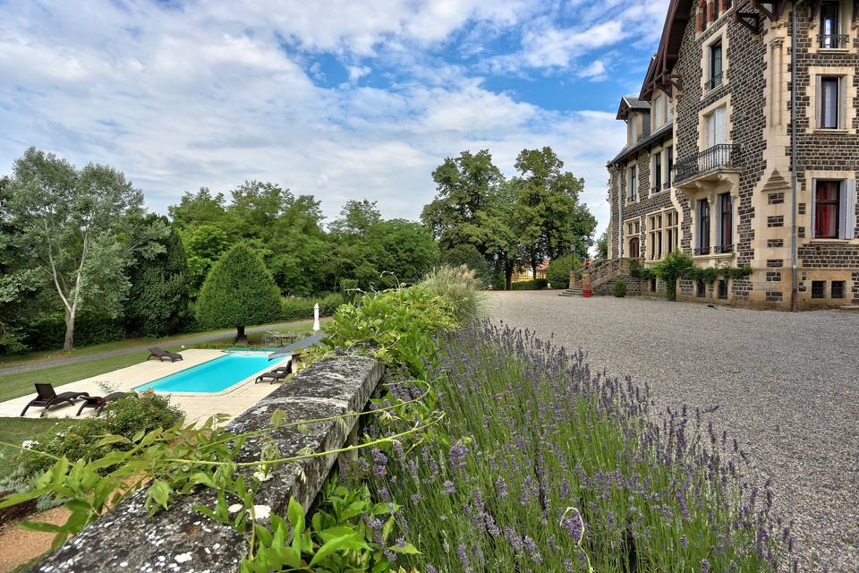 Domaine avec piscine