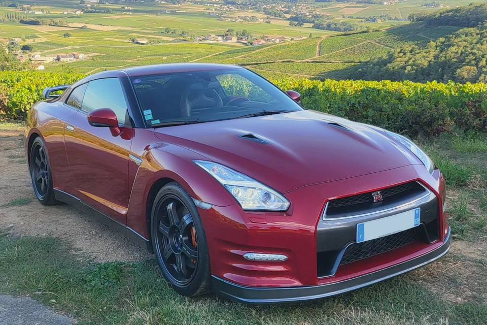 Location Nissan GT-R Lyon