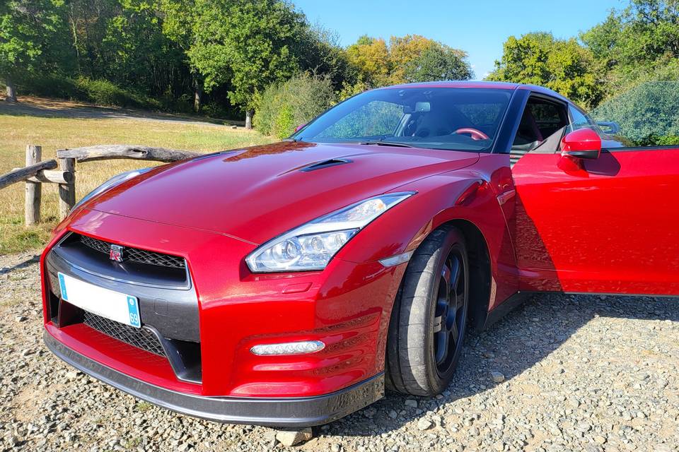 Nissan GTR Rouge