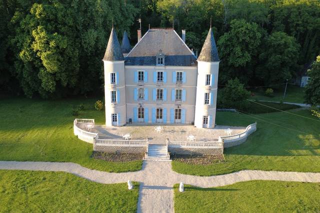 Façade & Balustrade du Château