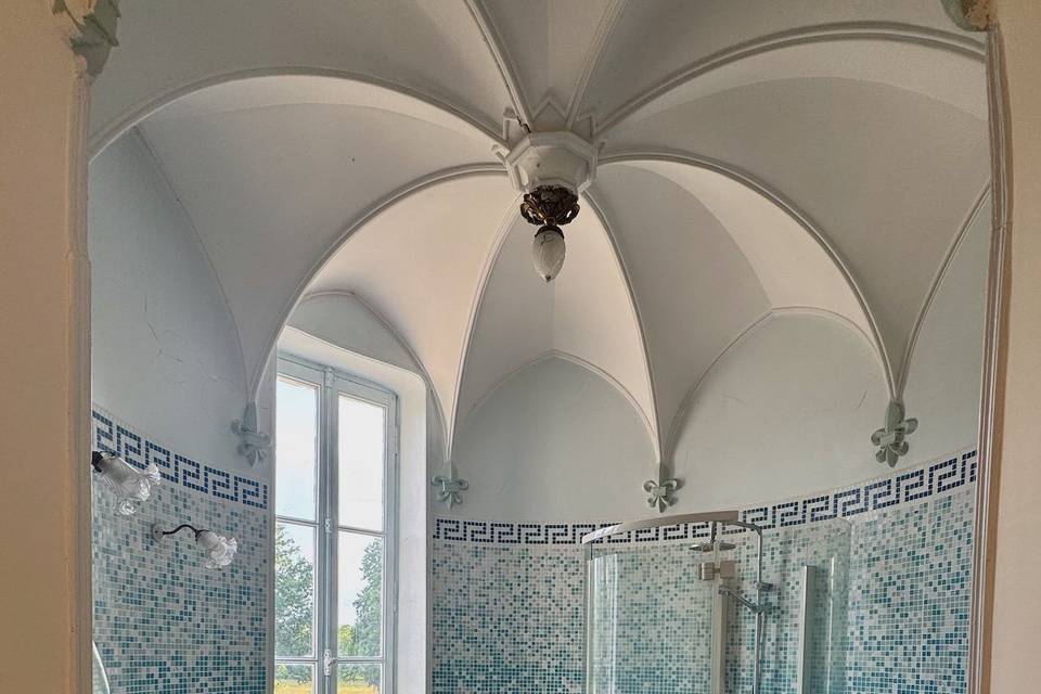 Salle de bains d'angle