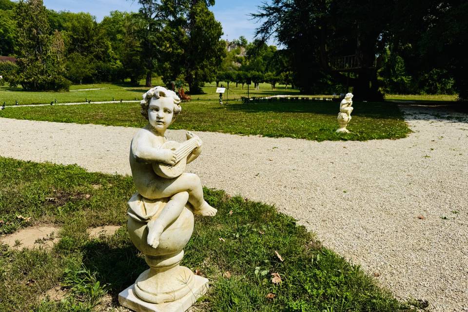 Statues et détails du parc