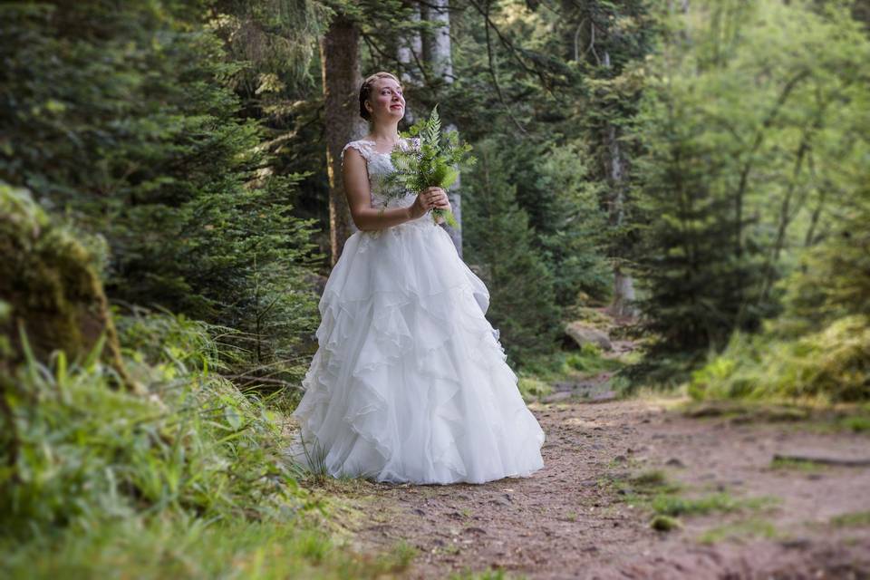 Mariée en forêt