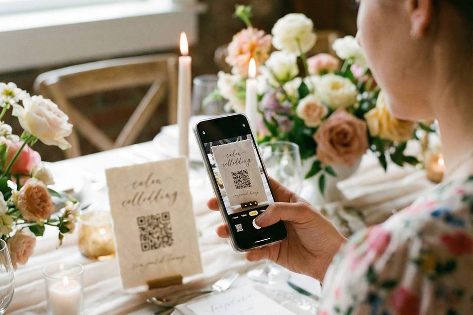 Les invités scannent le code
