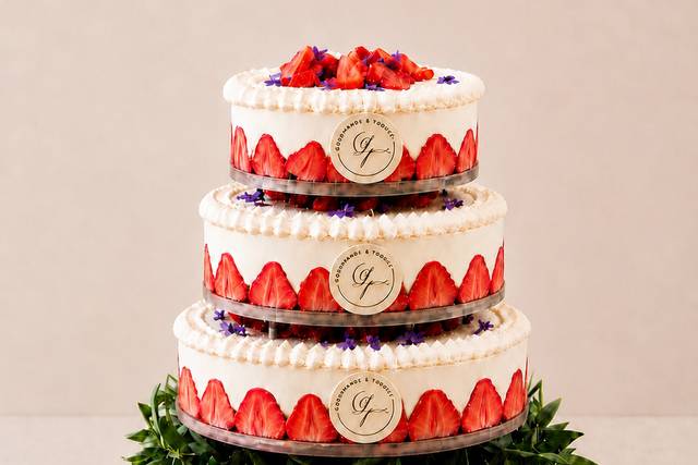 Pièce montée en fraisiers