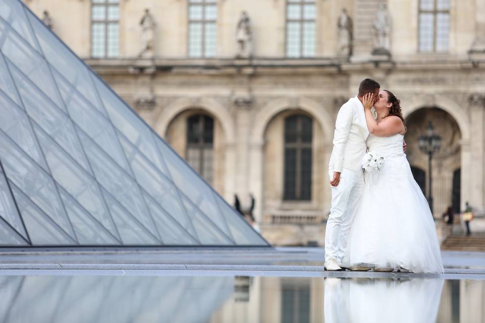 Couple au Louvre