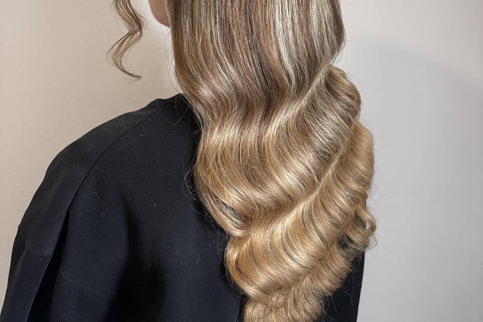 Wavy semi attaché